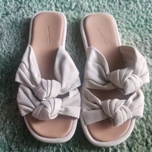 Universal Thread Cream Sandals with Cushioned Footbed